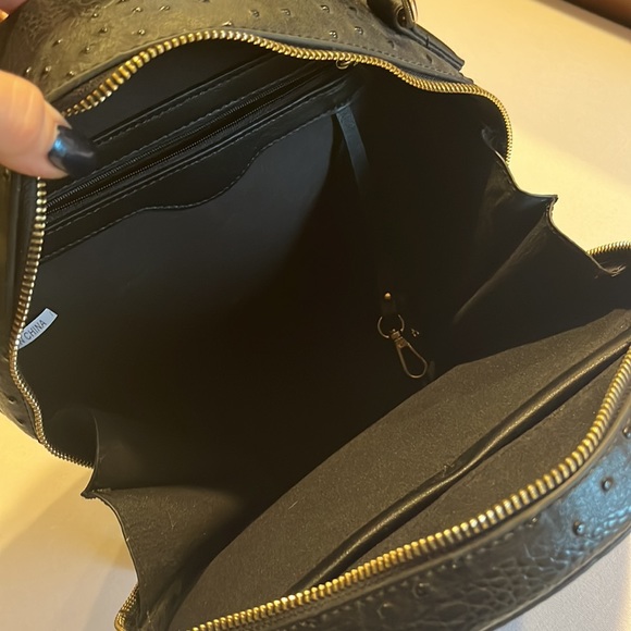 Round Vegan Leather Ostrich Print Bag With Big Rhinestone Butterfly - Picture 12 of 15